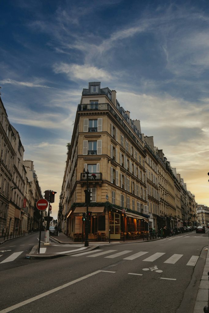 avenida típica de una ciudad europea