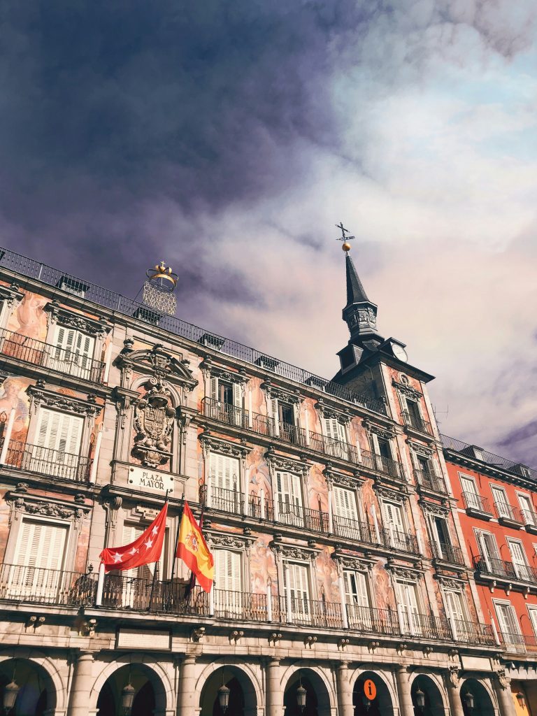 Alquiler de estudios modernos y equipados.