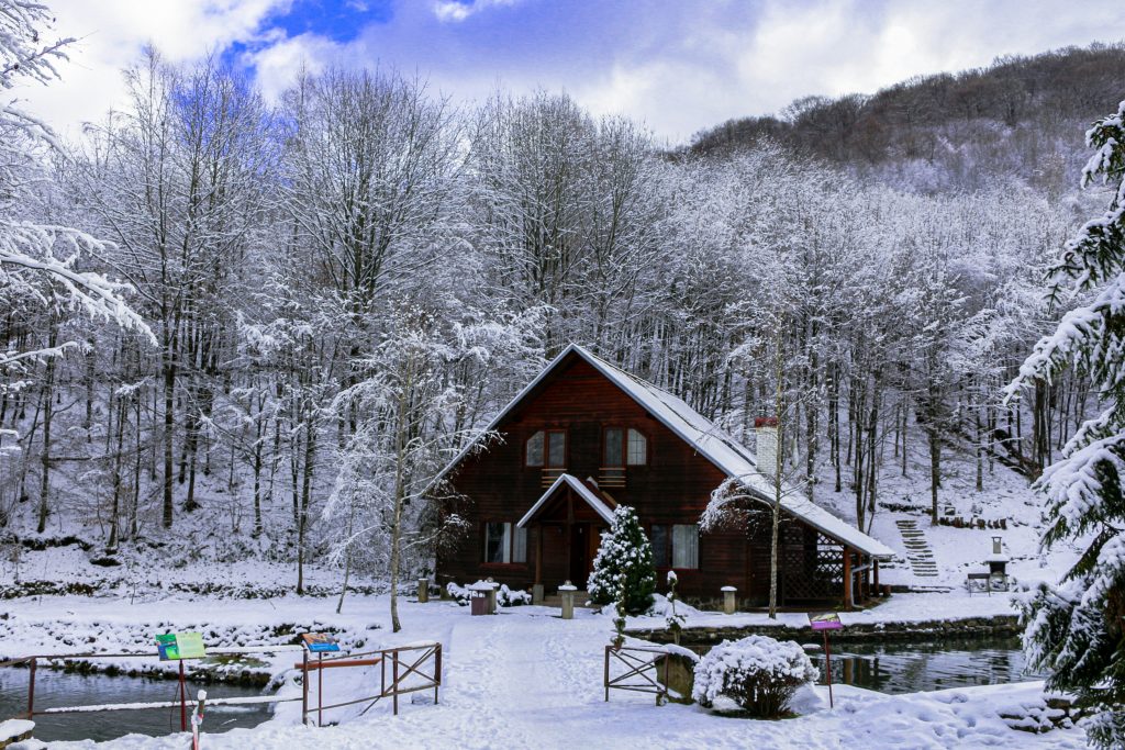 cabaña en lugar frio acogedora para vacaciones